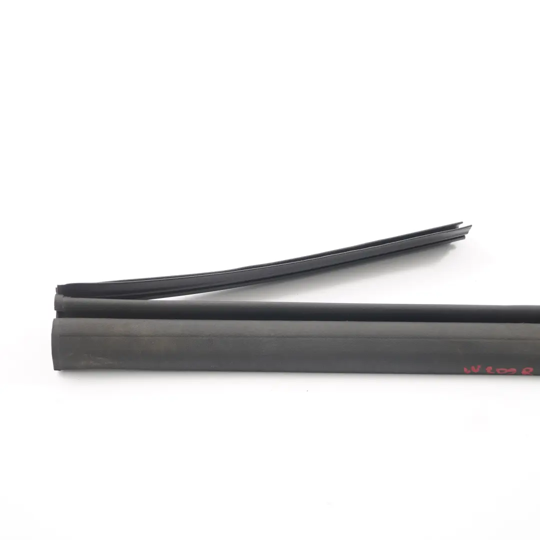 Techo Delantero Derecho Junta Sello para Mercedes W209 Convertible con número de pieza A2097700298 Mercedes W209 Convertible Techo Delantero Derecho Junta Sello - SKU A2097700298 - Número de pieza A2097700298