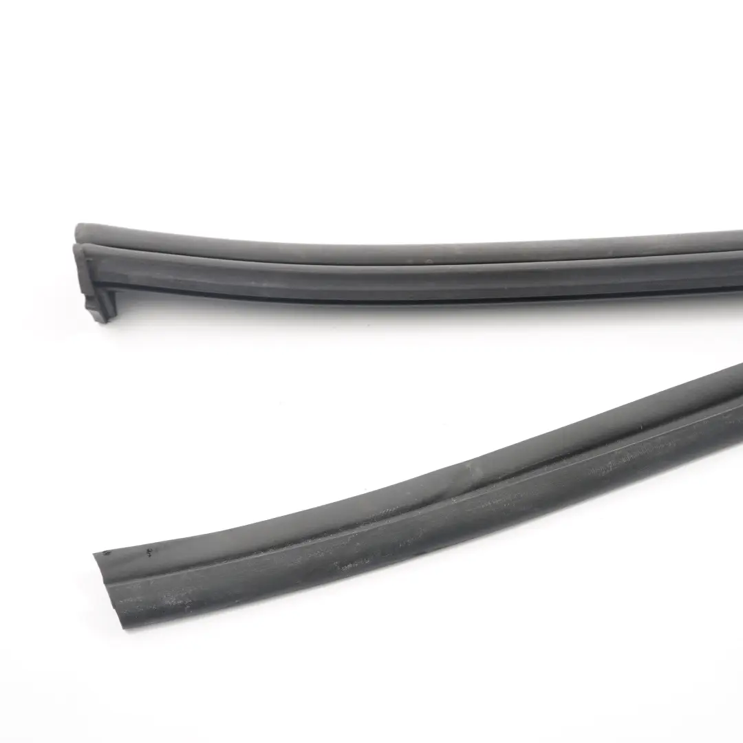 Mercedes W209 Cabrio Tetto Centrale sinistra Guarnizione Sigillatura A2097700698 - SKU A2097700598 - Numero di parte A2097700598