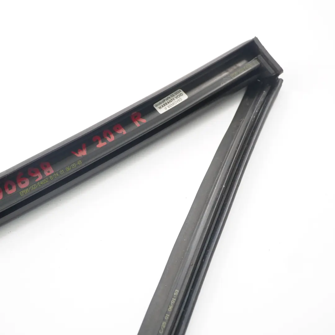 Techo Central Derecho Junta De Sellado para Mercedes W209 Convertible con número de pieza A2097700698 Mercedes W209 Convertible Techo Central Derecho Junta De Sellado - SKU A2097700698 - Número de pieza A2097700698