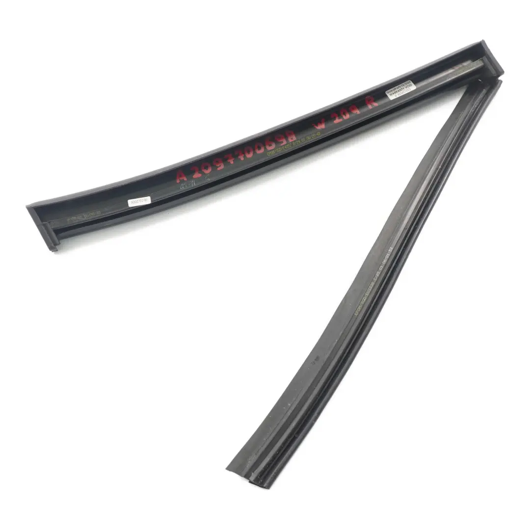 Techo Central Derecho Junta De Sellado para Mercedes W209 Convertible con número de pieza A2097700698 Mercedes W209 Convertible Techo Central Derecho Junta De Sellado - SKU A2097700698 - Número de pieza A2097700698