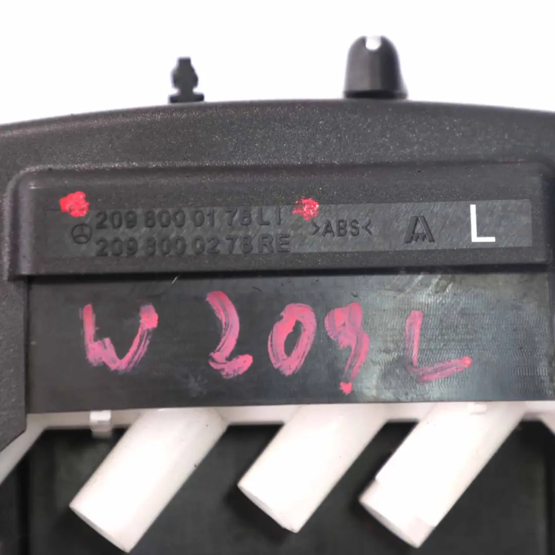 Regolazione interruttore sedile anteriore sinistro per Mercedes W203 con numero di parte A2098000178 Mercedes W203 Regolazione interruttore sedile anteriore sinistro - SKU A2098000178 - Numero di parte A2098000178