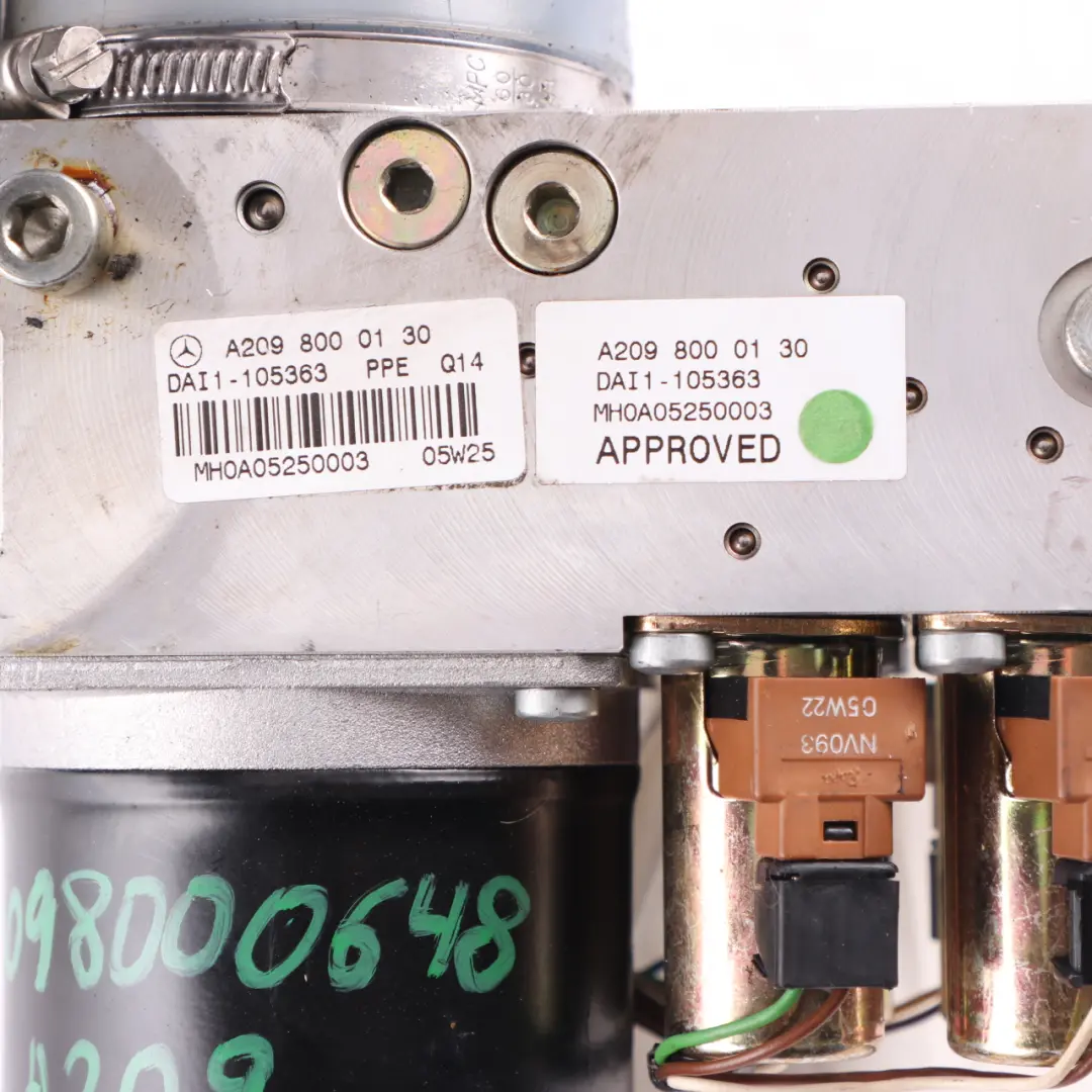 Top Pump Mercedes CLK W209 Convertible Hydraulic Folding Roof Unit A2098000130 to with Part number A2098000648 Top Pump Mercedes CLK W209 Convertible Hydraulic Folding Roof Unit A2098000130 - SKU A2098000648 - Part number A2098000648