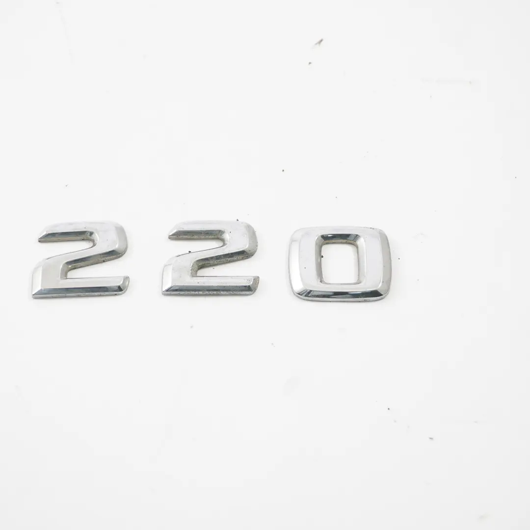 Portellone posteriore Badge Aderito per Mercedes W209 CLK 220 con numero di parte A2098170915 Mercedes W209 CLK 220 Portellone posteriore Badge Aderito - SKU A2098170915 - Numero di parte A2098170915