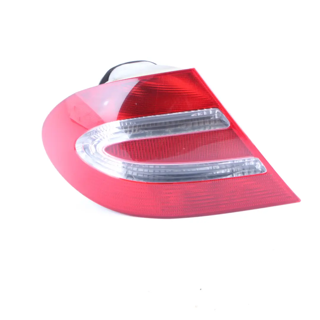 Rücklicht Lampe Seite Panel hinten links für Mercedes CLK W209 mit Teilenummer A2098200164 Mercedes CLK W209 Rücklicht Lampe Seite Panel hinten links - SKU A2098200164 - Teilenummer A2098200164
