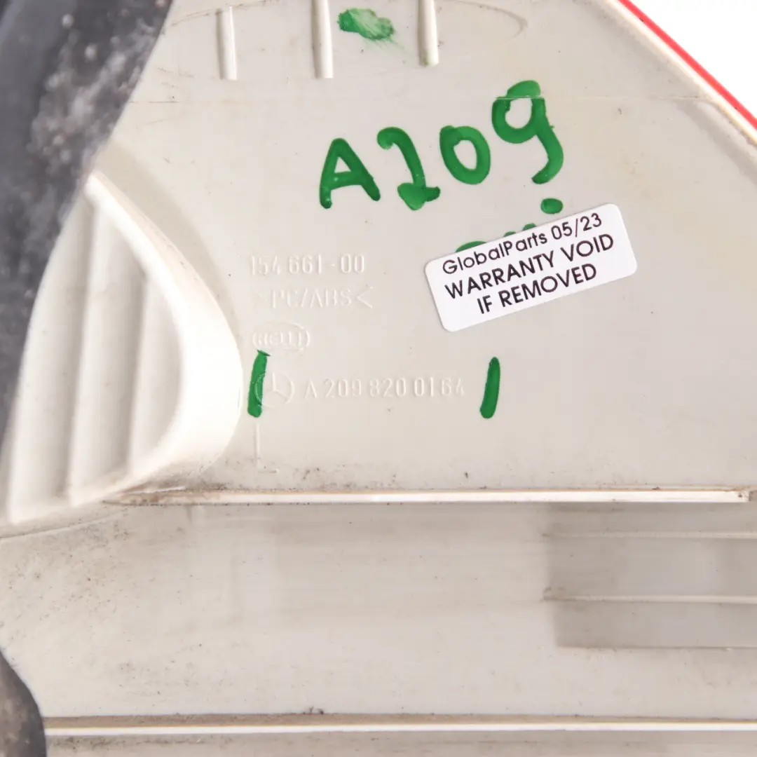Fanale posteriore laterale posteriore sinistro per Mercedes CLK W209 con numero di parte A2098200164 Mercedes CLK W209 Fanale posteriore laterale posteriore sinistro - SKU A2098200164 - Numero di parte A2098200164