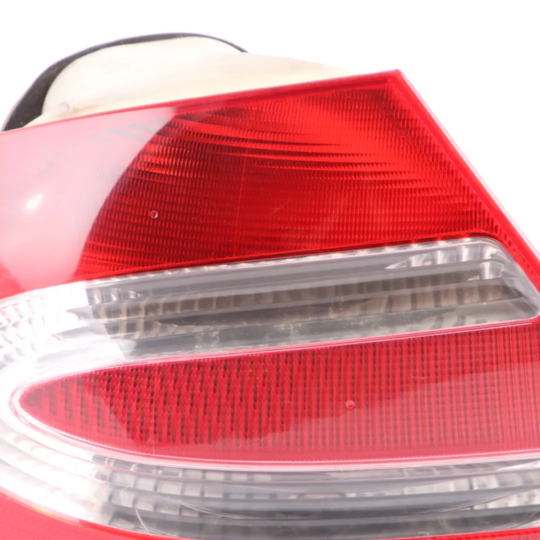 Lampa Tylna Lewy Tył do Mercedes CLK W209 o numerze A2098200164 Mercedes CLK W209 Lampa Tylna Lewy Tył - SKU A2098200164 - Numer Części A2098200164