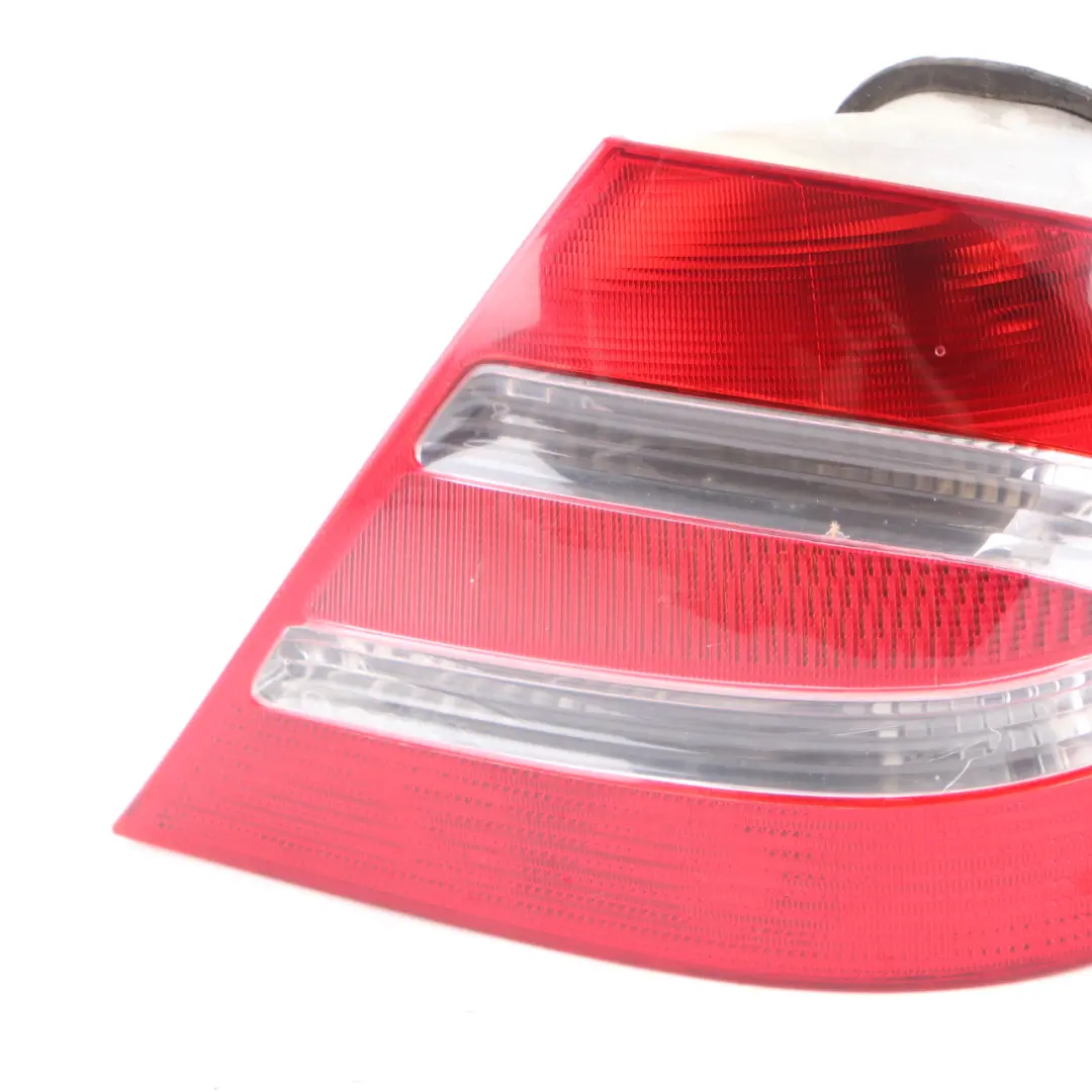 Feu arrière latéral droit pour Mercedes CLK W209 à propos du numéro de pièce A2098200264 Mercedes CLK W209 Feu arrière latéral droit - SKU A2098200264 - Numéro de pièce A2098200264