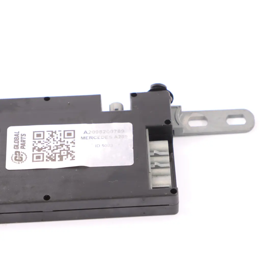 Antennen Verstärker Modul für Mercedes CLK A209 Cabrio mit Teilenummer A2098200789 Mercedes CLK A209 Cabrio Antennen Verstärker Modul - SKU A2098200789 - Teilenummer A2098200789