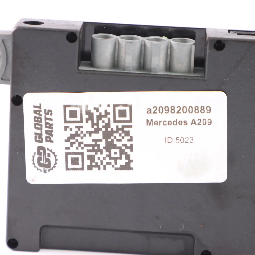 Amplificateur d'antenne radio pour Mercedes CLK C209 à propos du numéro de pièce A2098200889 Mercedes CLK C209 Amplificateur d'antenne radio - SKU A2098200889 - Numéro de pièce A2098200889