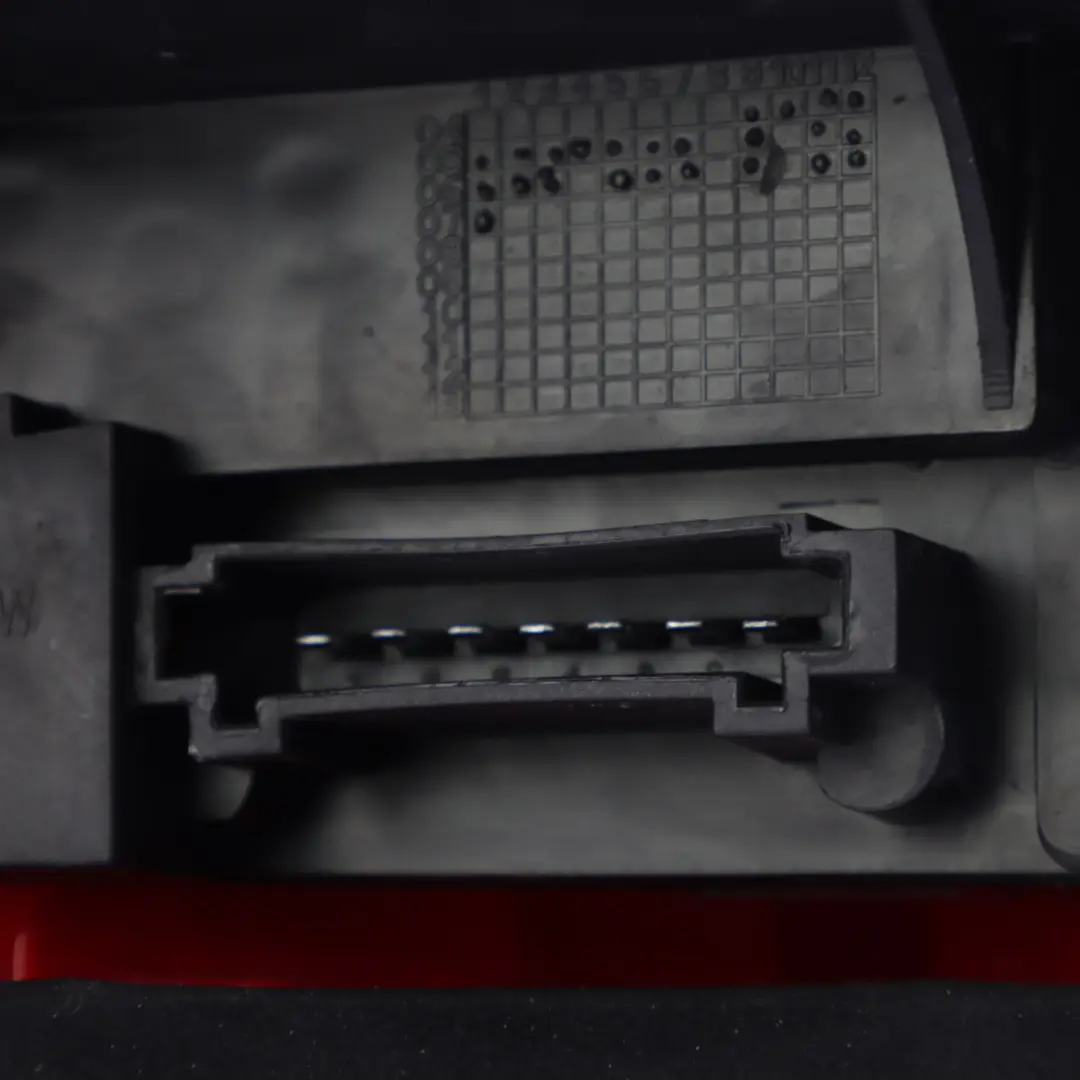 Luz trasera panel derecho tintado Lámpara para Mercedes CLK W209 con número de pieza A2098201664 Mercedes CLK W209 Luz trasera panel derecho tintado Lámpara - SKU A2098201664 - Número de pieza A2098201664