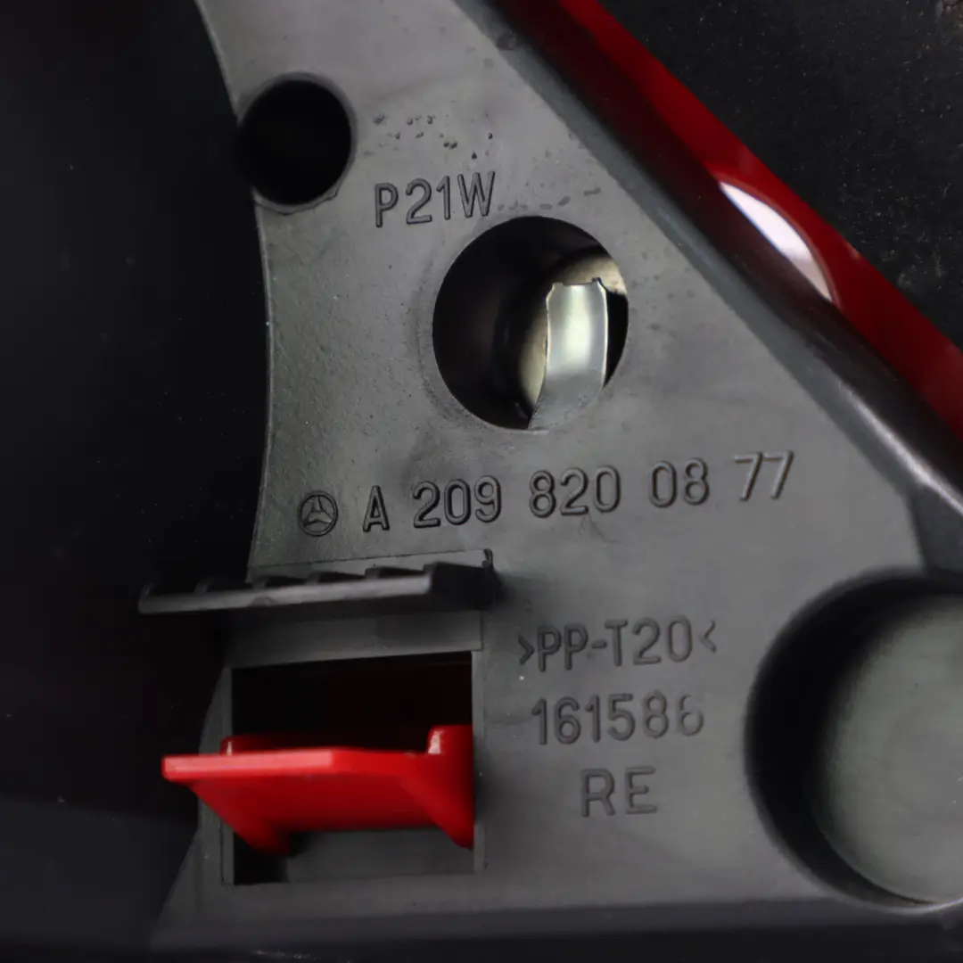 Feu arrière droit Panneau latéral teinté pour Mercedes CLK W209 à propos du numéro de pièce A2098201664 Mercedes CLK W209 Feu arrière droit Panneau latéral teinté - SKU A2098201664 - Numéro de pièce A2098201664