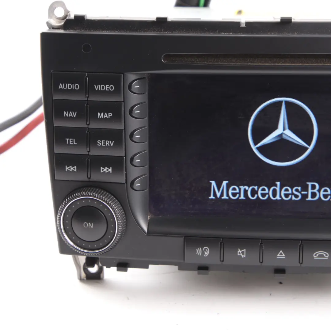 Radio Hauptgerät Media Player Navigation Bildschirm für Mercedes W209 mit Teilenummer A2098205489 Mercedes W209 Radio Hauptgerät Media Player Navigation Bildschirm - SKU A2098205489 - Teilenummer A2098205489