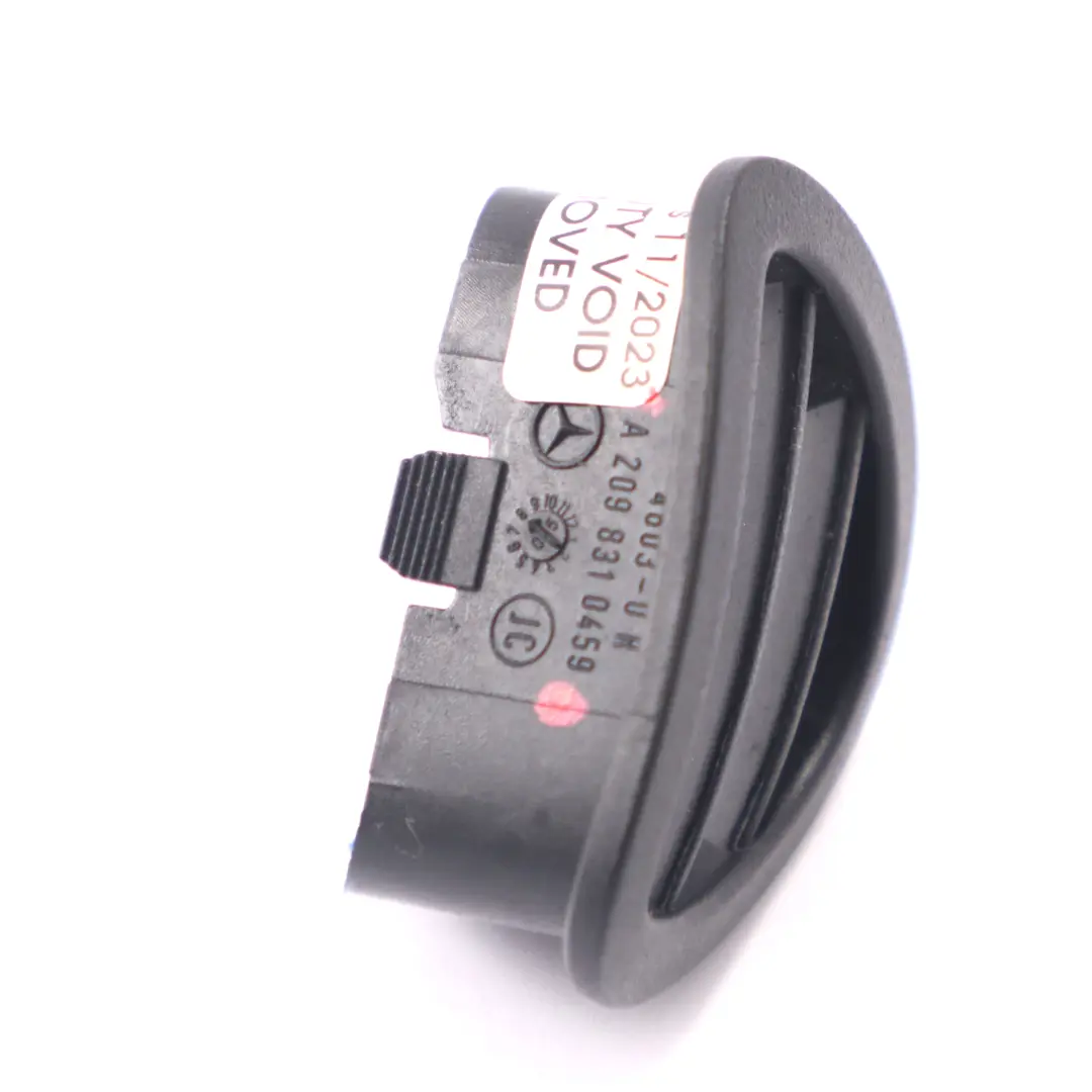 cruscotto inserto griglia sfiato aria destra per Mercedes C209 con numero di parte A2098310459 Mercedes C209 cruscotto inserto griglia sfiato aria destra - SKU A2098310459 - Numero di parte A2098310459