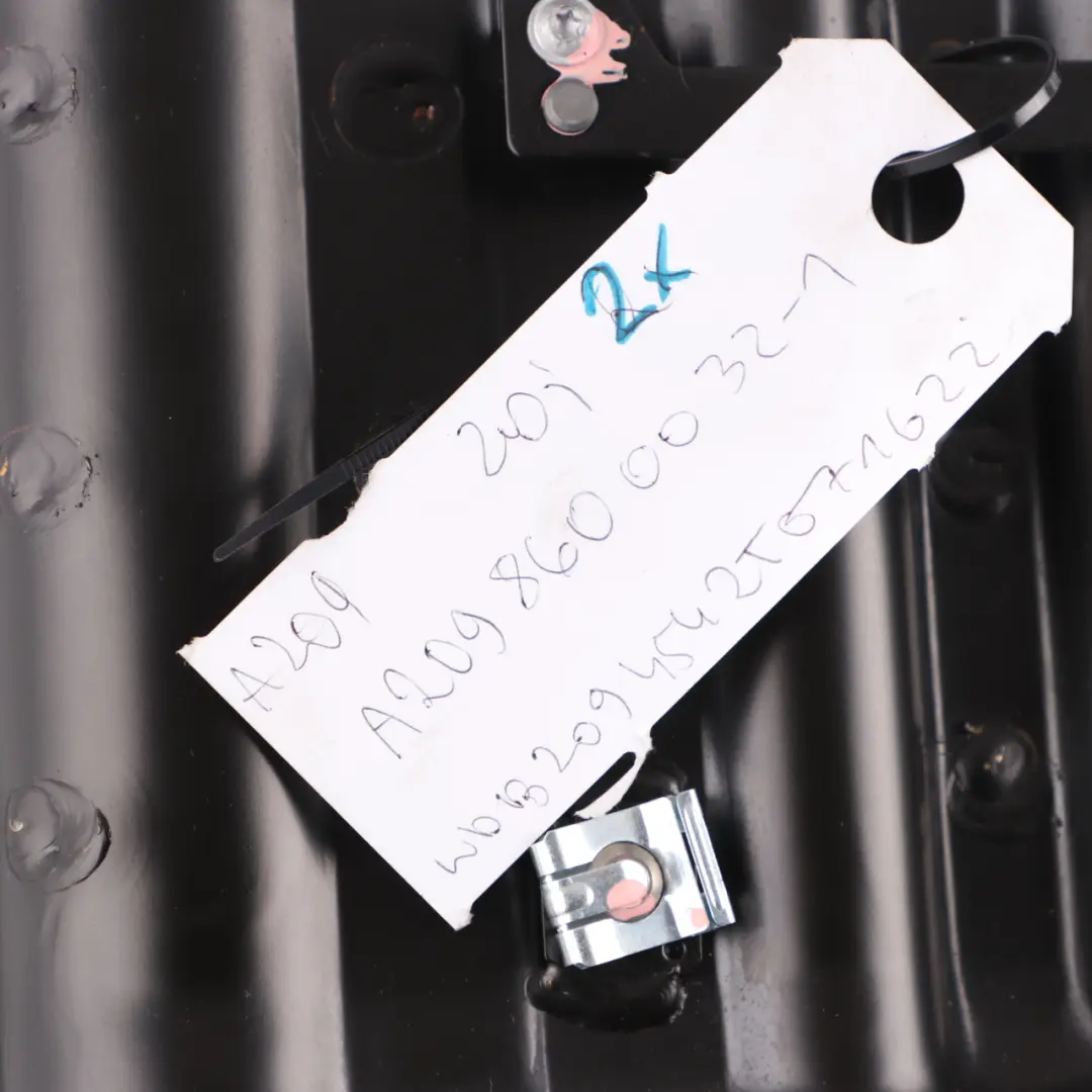 Apoyacabezas trasero Apoyacabezas Over Bar Asamblea para Mercedes W209 Cabrio A209 con número de pieza A2098600032 Mercedes W209 Cabrio A209 Apoyacabezas trasero Apoyacabezas Over Bar Asamblea - SKU A2098600032-1 - Número de pieza A2098600032