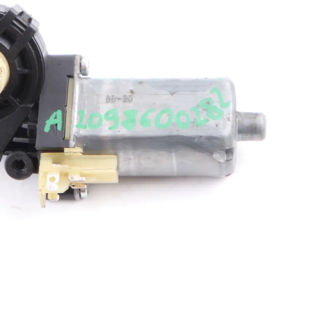 Mercedes CLK W209 Motor Alimentador Cinturón Seguridad Derecho - SKU A2098600282-1 - Número de pieza A2098600282