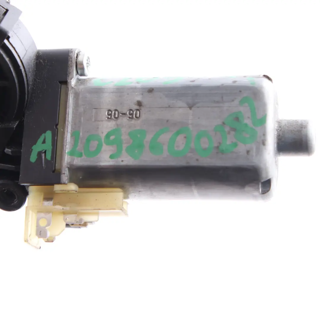 Alimentador Cinturón Seguridad Derecho para Mercedes CLK W209 Motor con número de pieza A2098600282 Mercedes CLK W209 Motor Alimentador Cinturón Seguridad Derecho - SKU A2098600282-1 - Número de pieza A2098600282