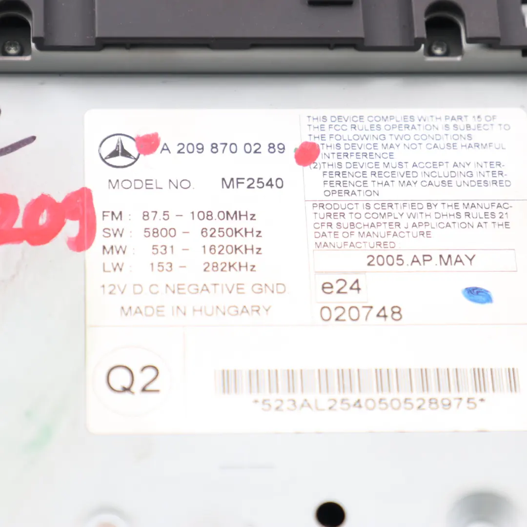 Radio CD Radioodtwarzacz do Mercedes W209 o numerze A2098700289 Mercedes W209 Radio CD Radioodtwarzacz - SKU A2098700289 - Numer Części A2098700289