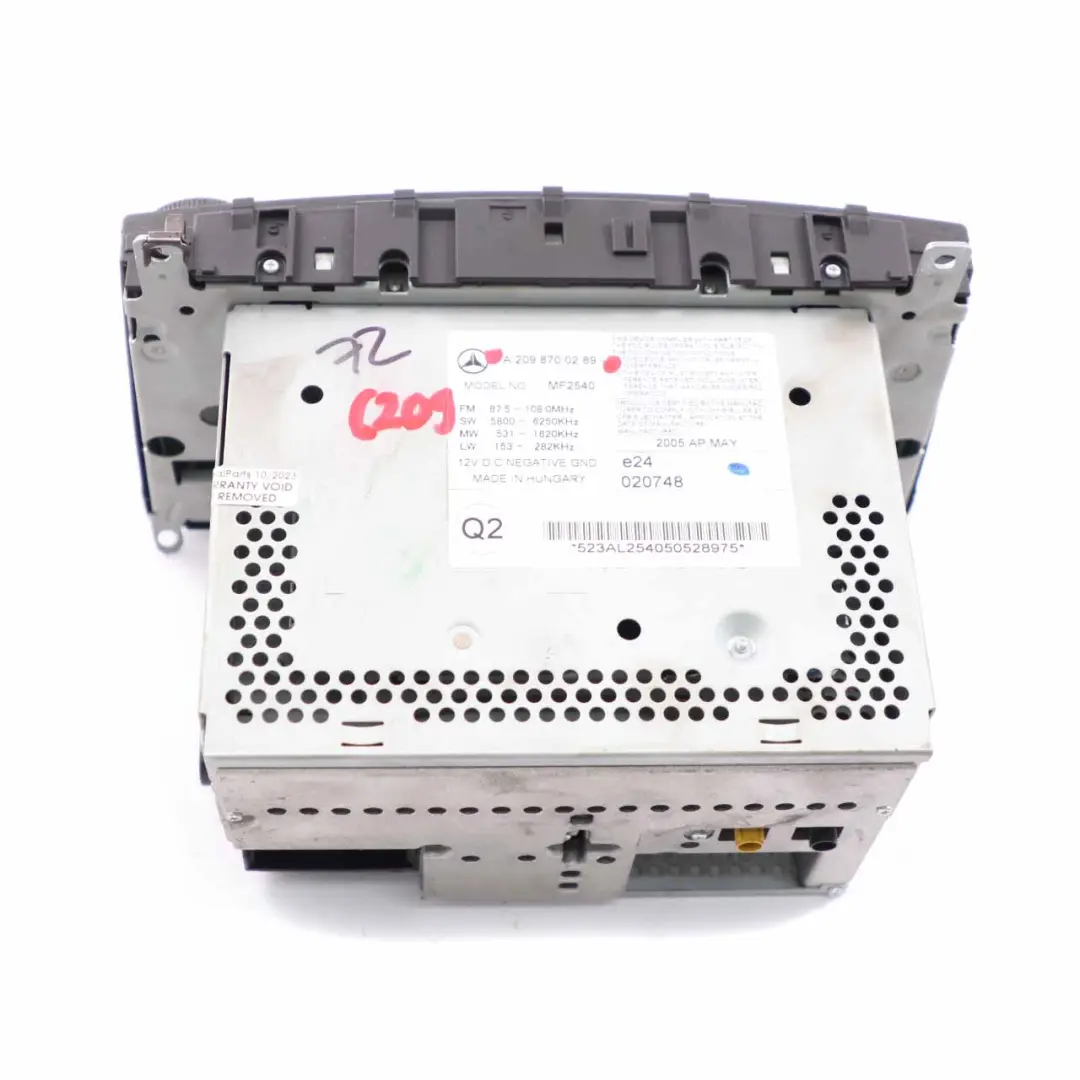 Radio CD Lecteur Stéréo Audio Unité pour Mercedes CLK W209 à propos du numéro de pièce A2098700289 Mercedes CLK W209 Radio CD Lecteur Stéréo Audio Unité - SKU A2098700289 - Numéro de pièce A2098700289