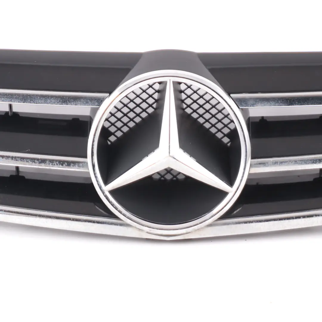 Mercedes W209 Grille Avant Capot Radiateur Capot Panneau Chromé - SKU A2098800123 - Numéro de pièce A2098800123