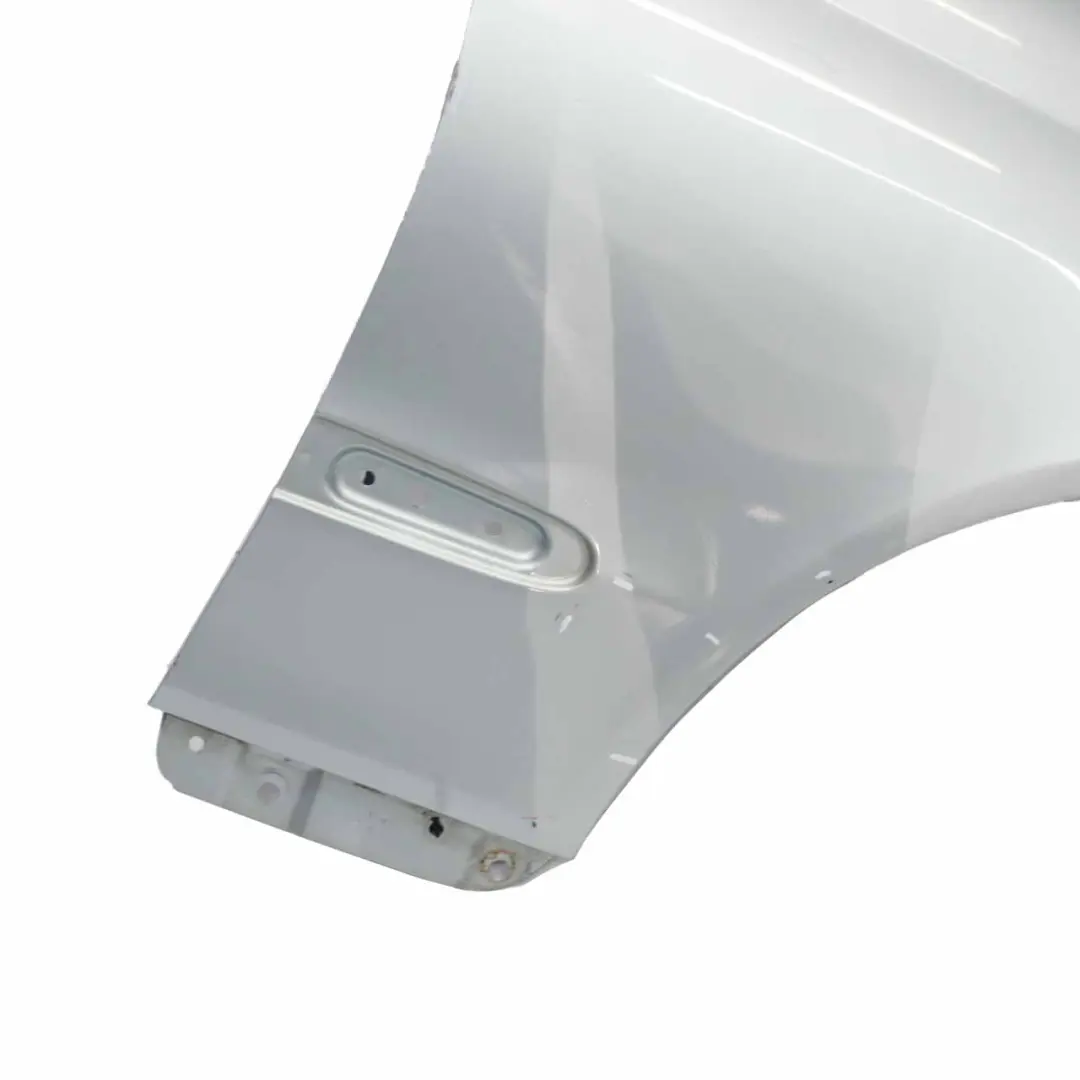 Lateral Delantero Derecho Guardabarros Tellurium Silver - 762 para Mercedes C209 con número de pieza A2098800418 Mercedes C209 Lateral Delantero Derecho Guardabarros Tellurium Silver - 762 - SKU A2098800418-TES1 - Número de pieza A2098800418
