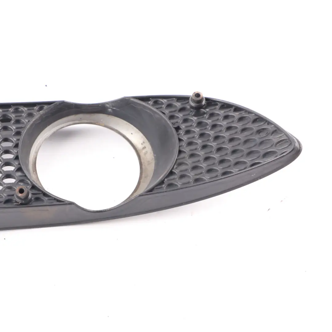 Kratka Osłona Atrapa Zderzaka Prawy Przód do Mercedes CLK C209 o numerze A2098850453 Mercedes CLK C209 Kratka Osłona Atrapa Zderzaka Prawy Przód - SKU A2098850453 - Numer Części A2098850453