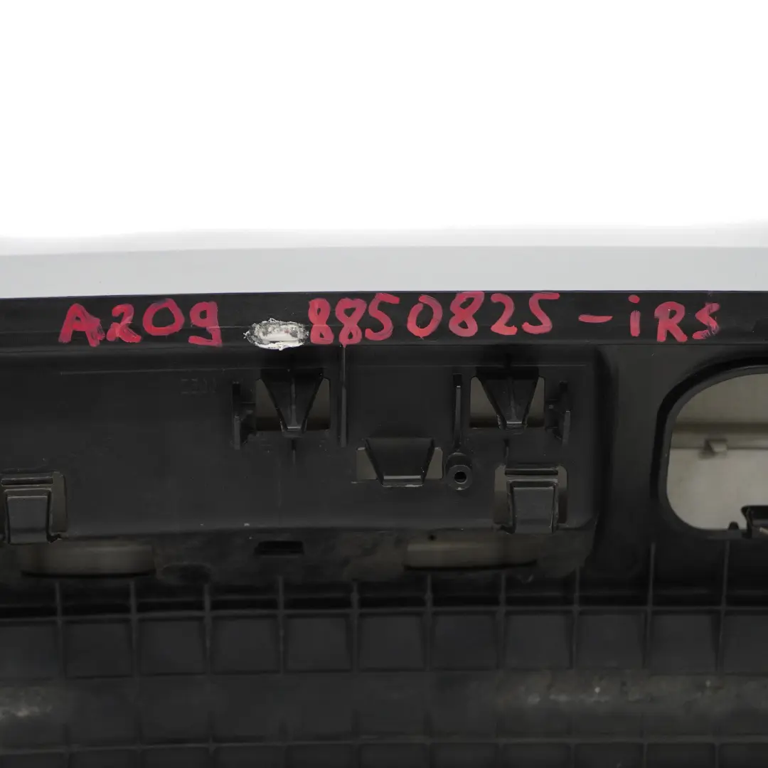 Zderzak Tylny Panel Nadwozia Iridium Silver Metallic - 762 do Mercedes W209 o numerze A2098850825 Mercedes W209 Zderzak Tylny Panel Nadwozia Iridium Silver Metallic - 762 - SKU A2098850825-IRS - Numer Części A2098850825