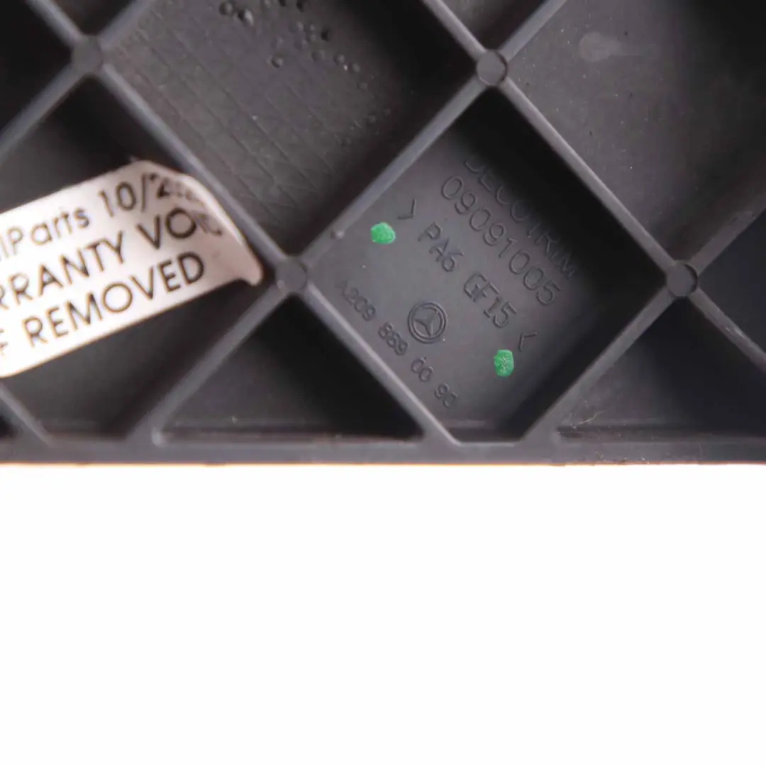 Kühlergrill Vordere Halterung Halterung Trim für Mercedes CLK W209 mit Teilenummer A2098890090 Mercedes CLK W209 Kühlergrill Vordere Halterung Halterung Trim - SKU A2098890090 - Teilenummer A2098890090