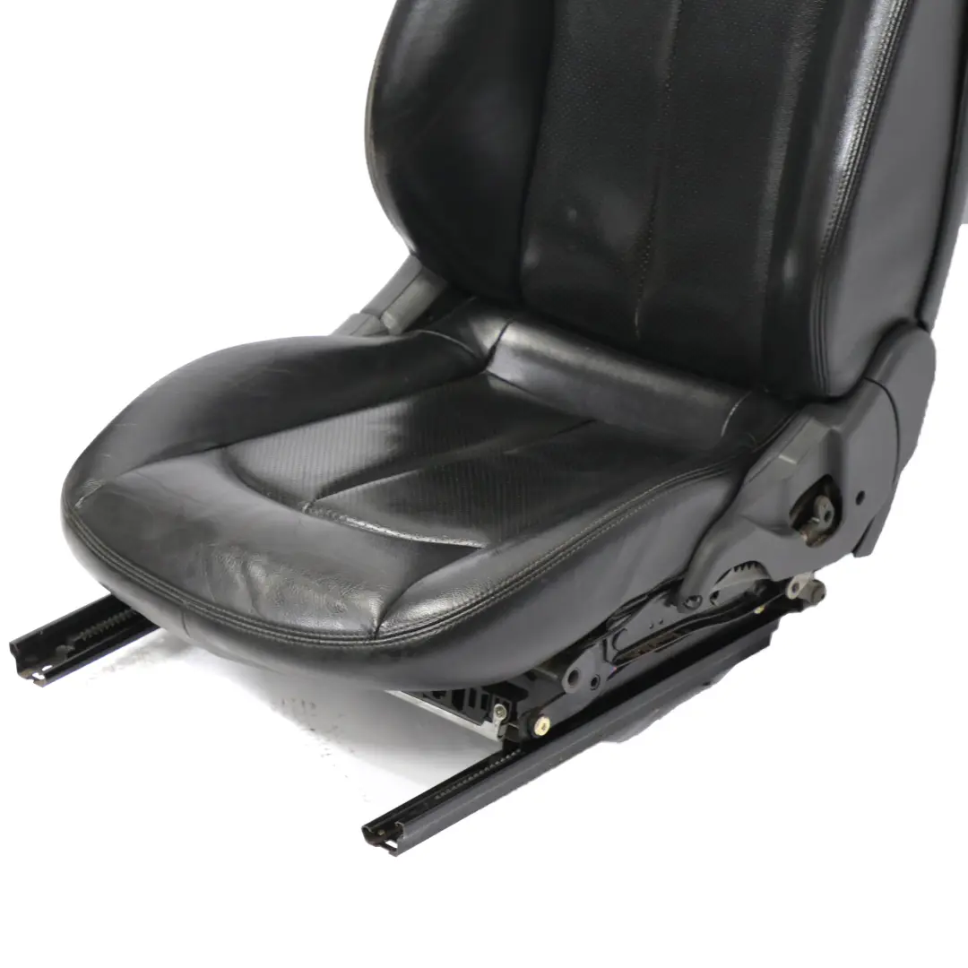 Fotel Prawy Przód Skóra Czarna do Mercedes A209 Cabrio o numerze A2099103047 Mercedes A209 Cabrio Fotel Prawy Przód Skóra Czarna - SKU A2099103047 - Numer Części A2099103047