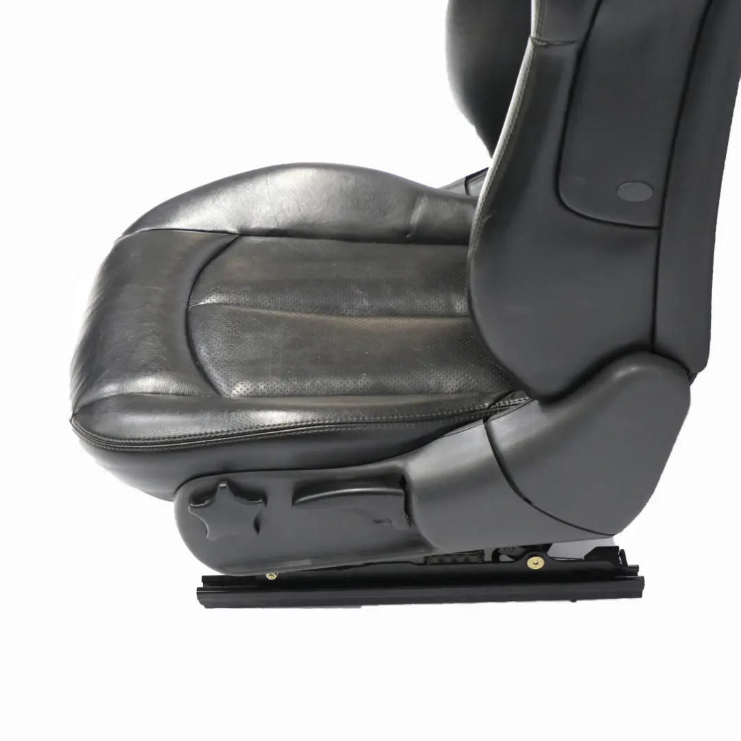 Vordersitz links Interieur Leder Schwarz für Mercedes A209 Cabrio mit Teilenummer A2099105547 Mercedes A209 Cabrio Vordersitz links Interieur Leder Schwarz - SKU A2099105547 - Teilenummer A2099105547