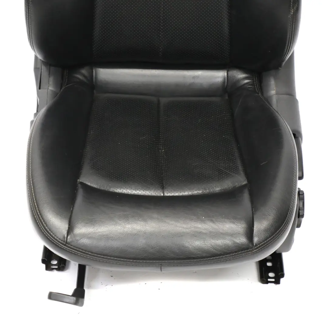 Fotel Lewy Przód Skóra Czarna do Mercedes A209 Cabrio o numerze A2099105547 Mercedes A209 Cabrio Fotel Lewy Przód Skóra Czarna - SKU A2099105547 - Numer Części A2099105547