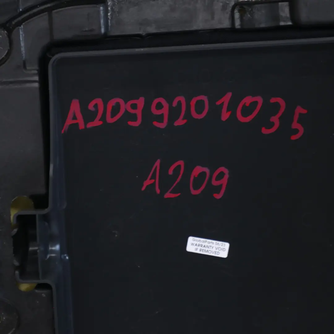 Oparcie Kanapy Tył Materiał do Mercedes A209 Cabrio o numerze A2099201035 Mercedes A209 Cabrio Oparcie Kanapy Tył Materiał - SKU A2099201035 - Numer Części A2099201035