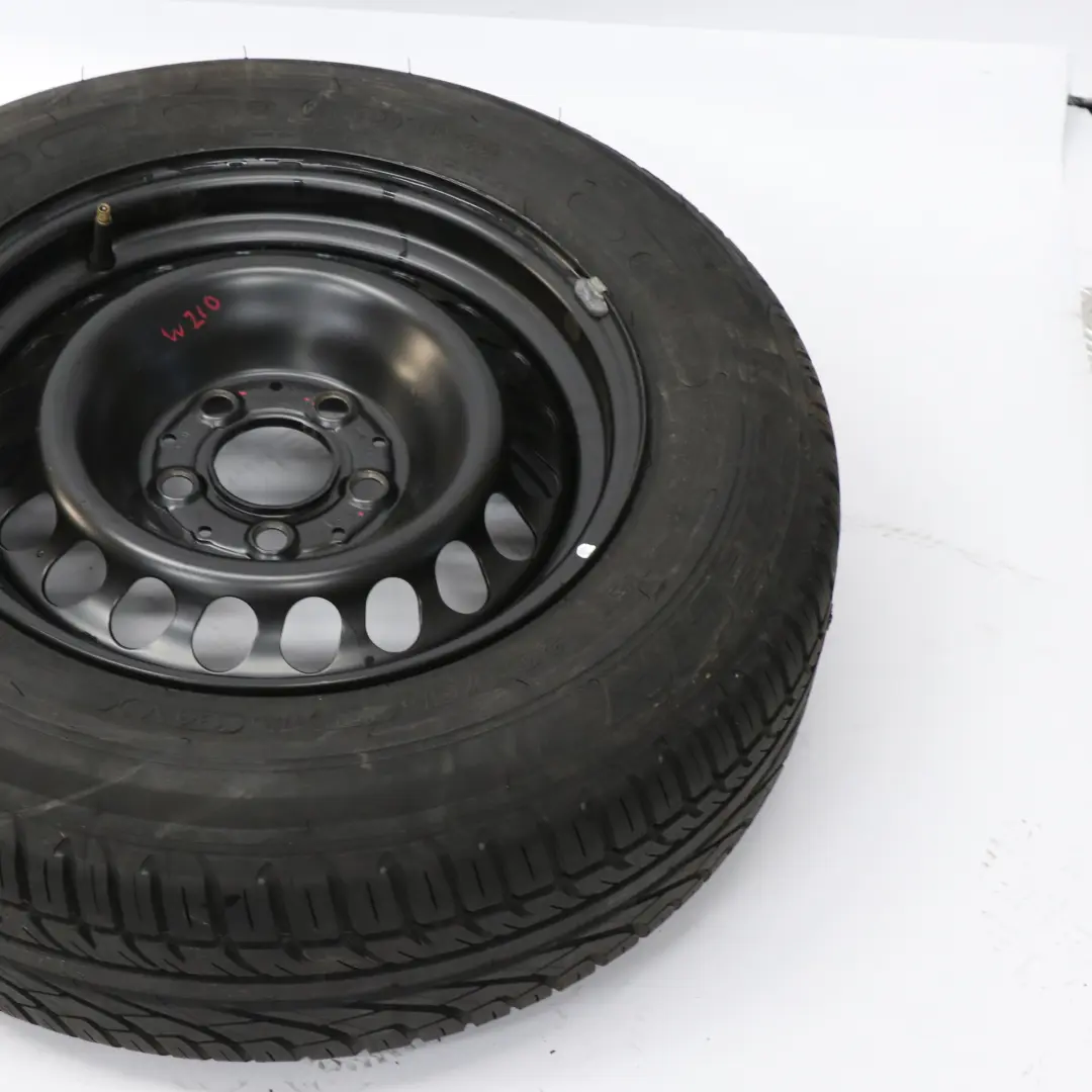 Roue de secours acier 16" 7J Pneu 205/65 ET:37 pour Mercedes W210 à propos du numéro de pièce A2104000702 Mercedes W210 Roue de secours acier 16" 7J Pneu 205/65 ET:37 - SKU A2104000702 - Numéro de pièce A2104000702