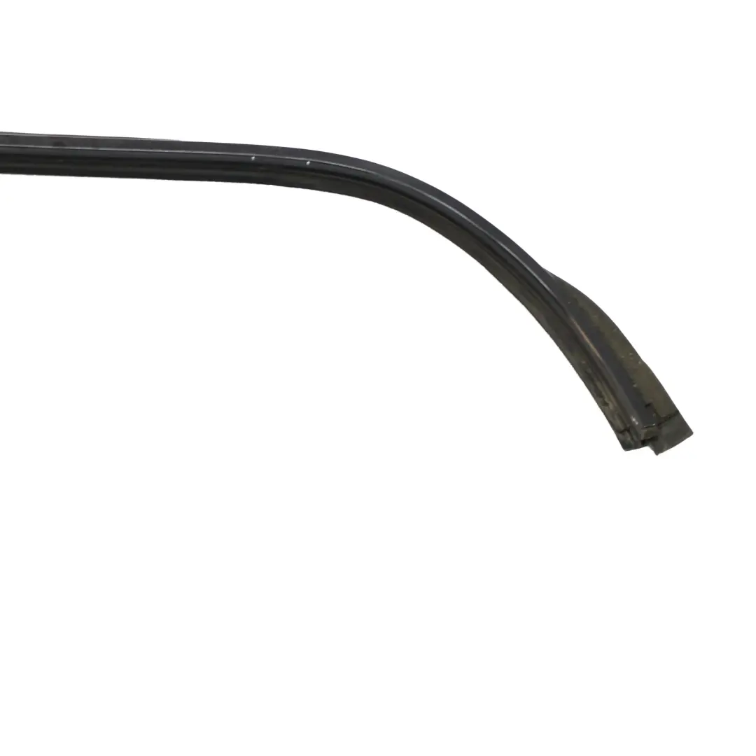 Mercedes W210 Heckscheibe Streifen links Abdichtung Chrom - SKU A2106700090-1 - Teilenummer A2106700090