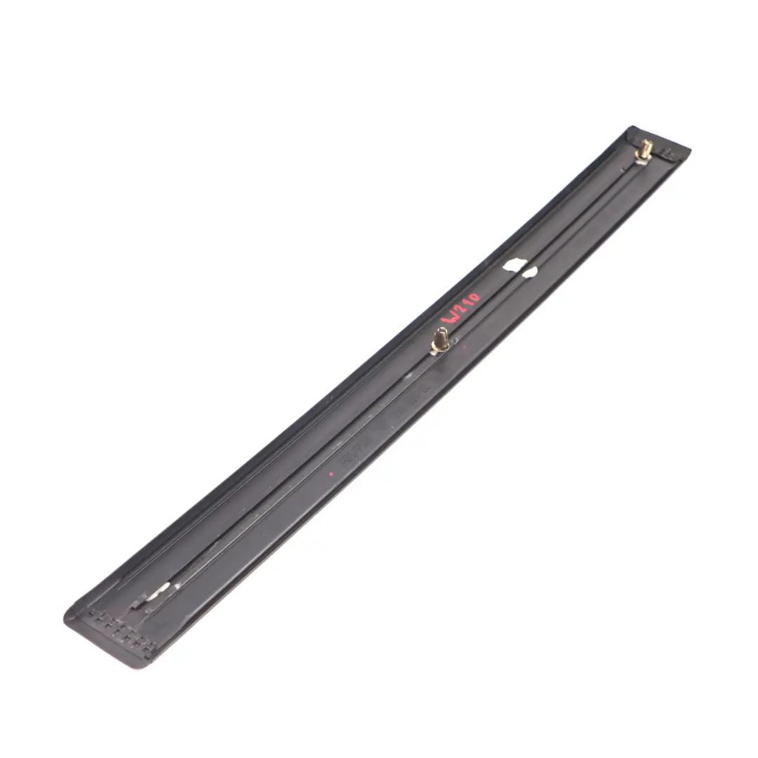 Mercedes W210 Tapa Entrada Delantera Izquierda Derecha Umbral Puerta - SKU A2106802335 - Número de pieza A2106802335