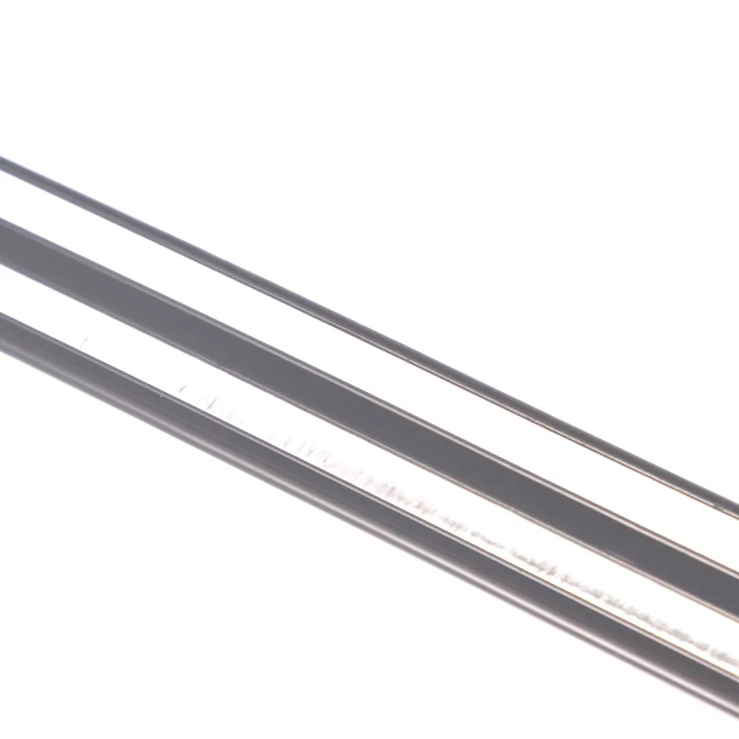 Tapa Entrada Delantera Izquierda Derecha Umbral Puerta para Mercedes W210 con número de pieza A2106802335 Mercedes W210 Tapa Entrada Delantera Izquierda Derecha Umbral Puerta - SKU A2106802335 - Número de pieza A2106802335