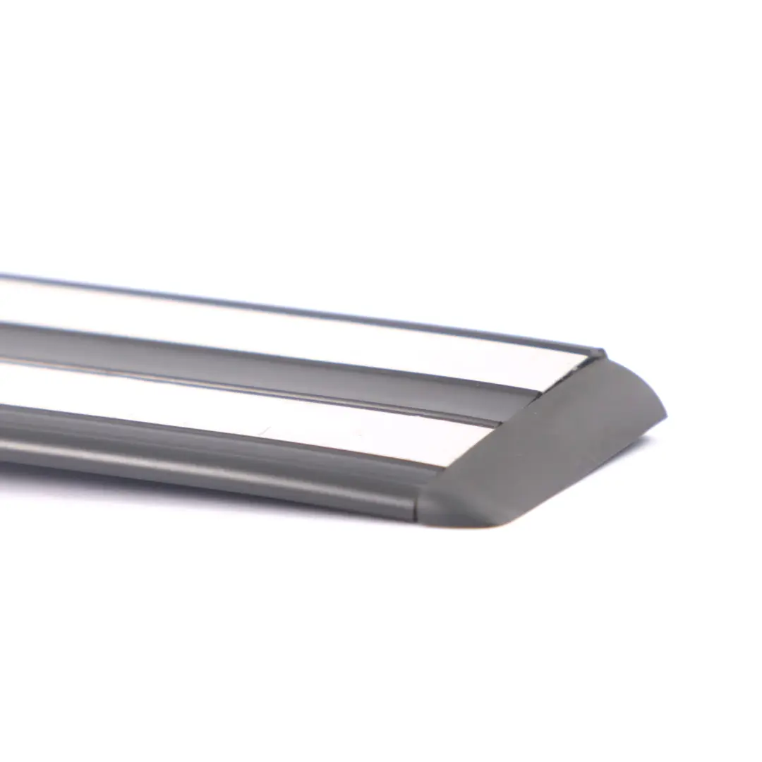 Coperchio Ingresso Anteriore Sinistro Destro Davanzale per Mercedes W210 con numero di parte A2106802335 Mercedes W210 Coperchio Ingresso Anteriore Sinistro Destro Davanzale - SKU A2106802335 - Numero di parte A2106802335