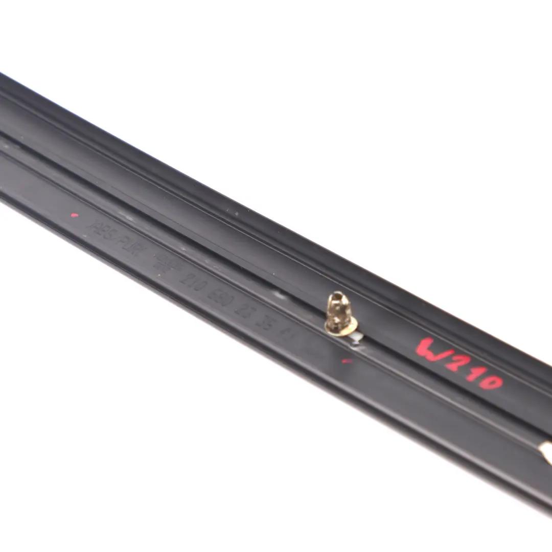 Couvercle d'entrée avant gauche droite seuil porte pour Mercedes W210 à propos du numéro de pièce A2106802335 Mercedes W210 Couvercle d'entrée avant gauche droite seuil porte - SKU A2106802335 - Numéro de pièce A2106802335