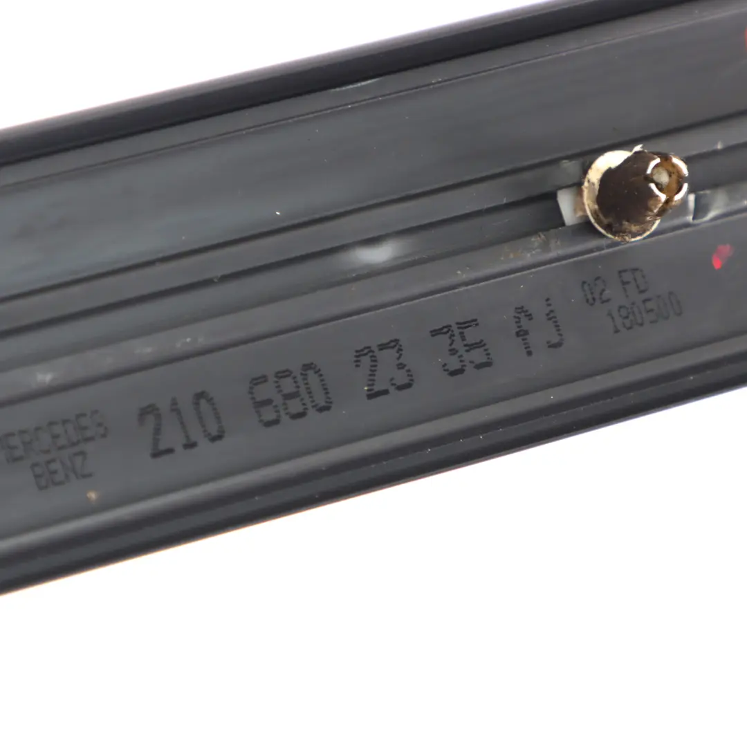 Vordereingang Abdeckung links rechts Tür schweller für Mercedes W210 mit Teilenummer A2106802335 Mercedes W210 Vordereingang Abdeckung links rechts Tür schweller - SKU A2106802335 - Teilenummer A2106802335