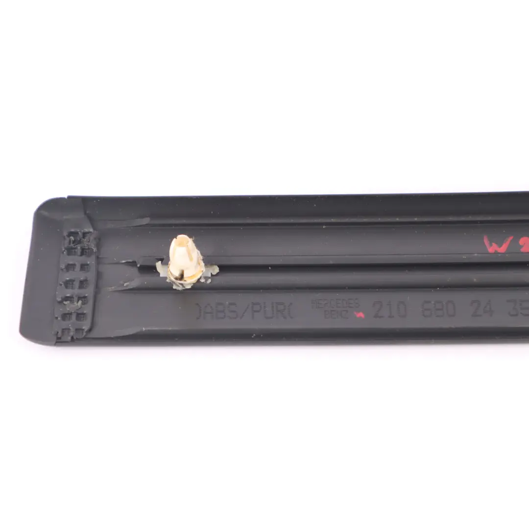 Tapa Entrada Trasera Izquierda Derecha Umbral Puerta para Mercedes W210 con número de pieza A2106802435 Mercedes W210 Tapa Entrada Trasera Izquierda Derecha Umbral Puerta - SKU A2106802435 - Número de pieza A2106802435