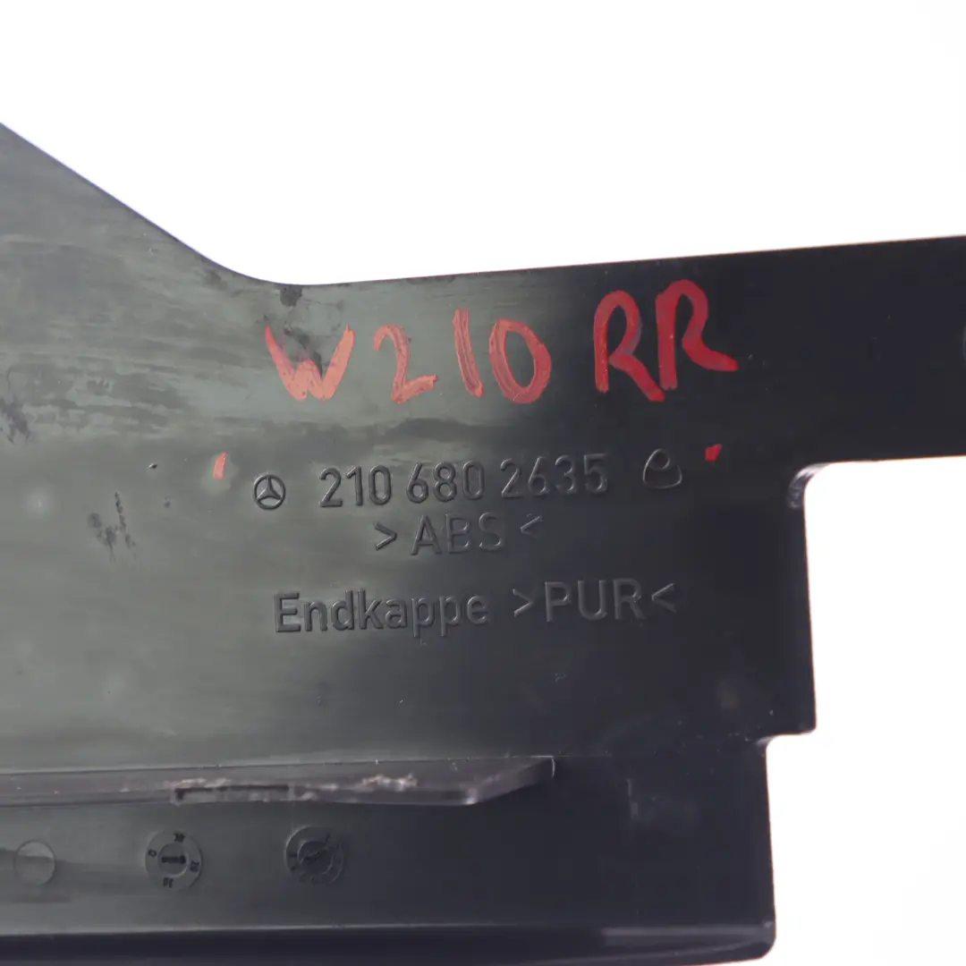 Listwa Nakładka Progowa Tylna Prawa Czarna do Mercedes W210 o numerze A2106802635 Mercedes W210 Listwa Nakładka Progowa Tylna Prawa Czarna - SKU A2106802635 - Numer Części A2106802635