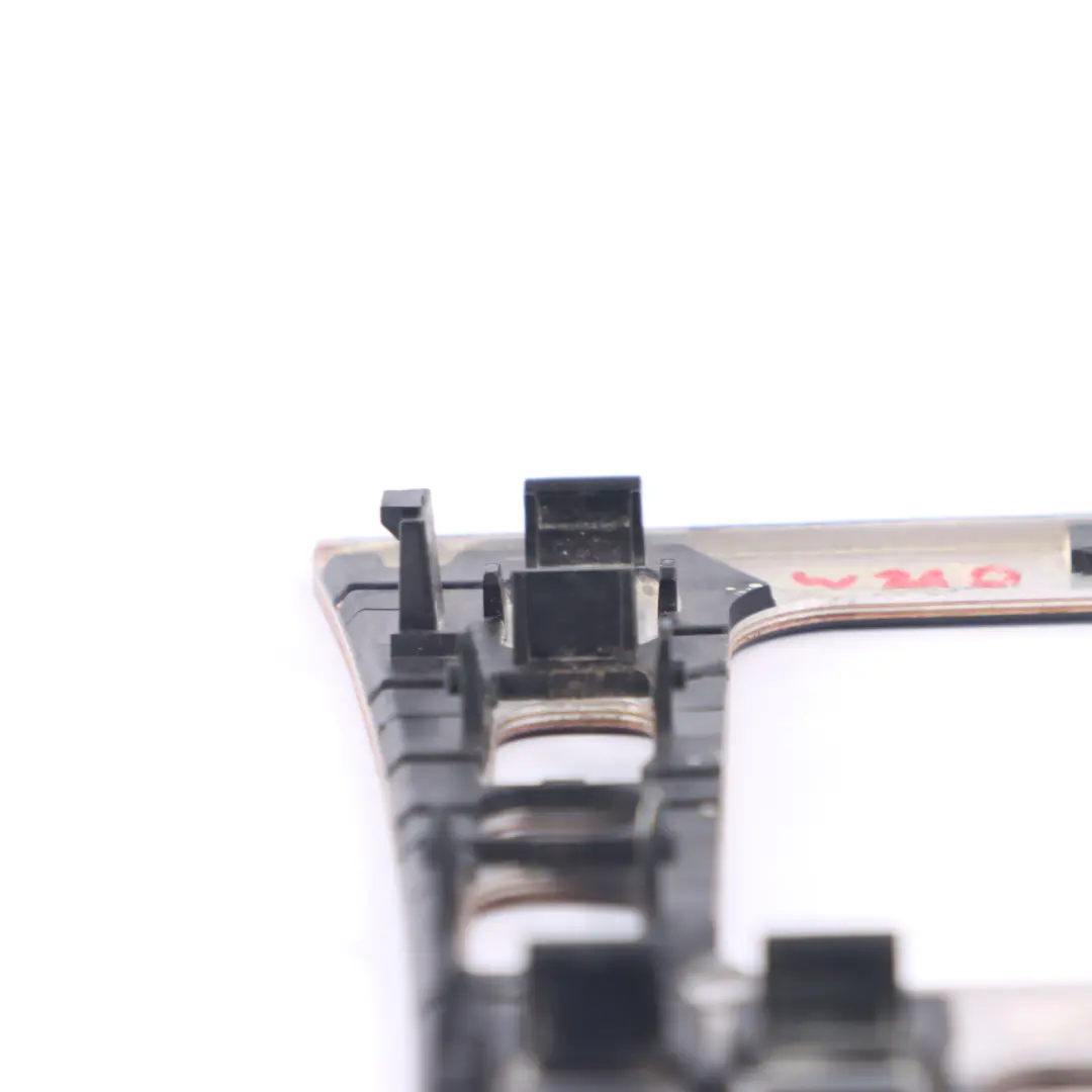 Osłona Panel Dźwigni Zmiany Biegów Automat Drewno do Mercedes W210 o numerze A2106808639 Mercedes W210 Osłona Panel Dźwigni Zmiany Biegów Automat Drewno - SKU A2106808639 - Numer Części A2106808639