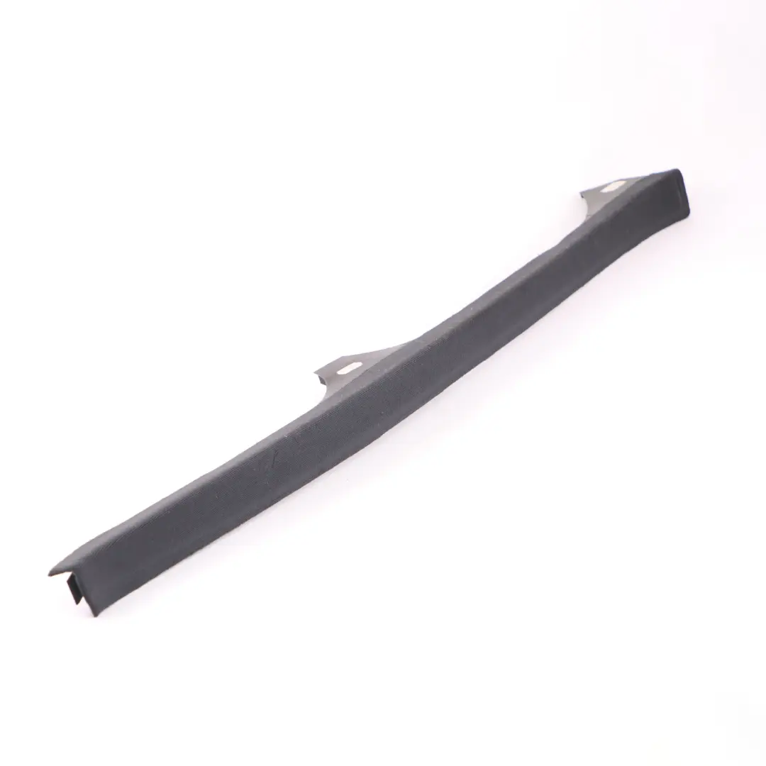 Rivestimento interno pannello posteriore destro nero per Mercedes W210 con numero di parte A2106900226 Mercedes W210 Rivestimento interno pannello posteriore destro nero - SKU A2106900226 - Numero di parte A2106900226