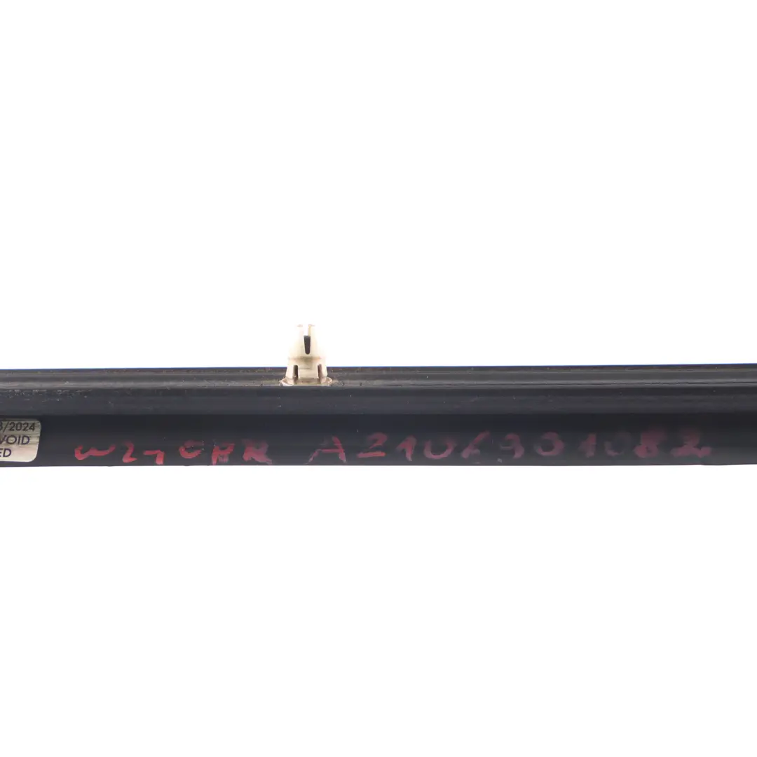 Mercedes W210 Bande d'étanchéité de porte arrière droite inférieur - SKU A2106901082 - Numéro de pièce A2106901082