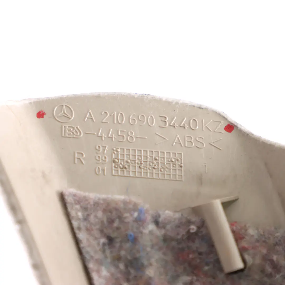 Columna A-Pilar Recubrimiento Delantero Derecho Gris para Mercedes W210 con número de pieza A2106903440 Mercedes W210 Columna A-Pilar Recubrimiento Delantero Derecho Gris - SKU A2106903440 - Número de pieza A2106903440