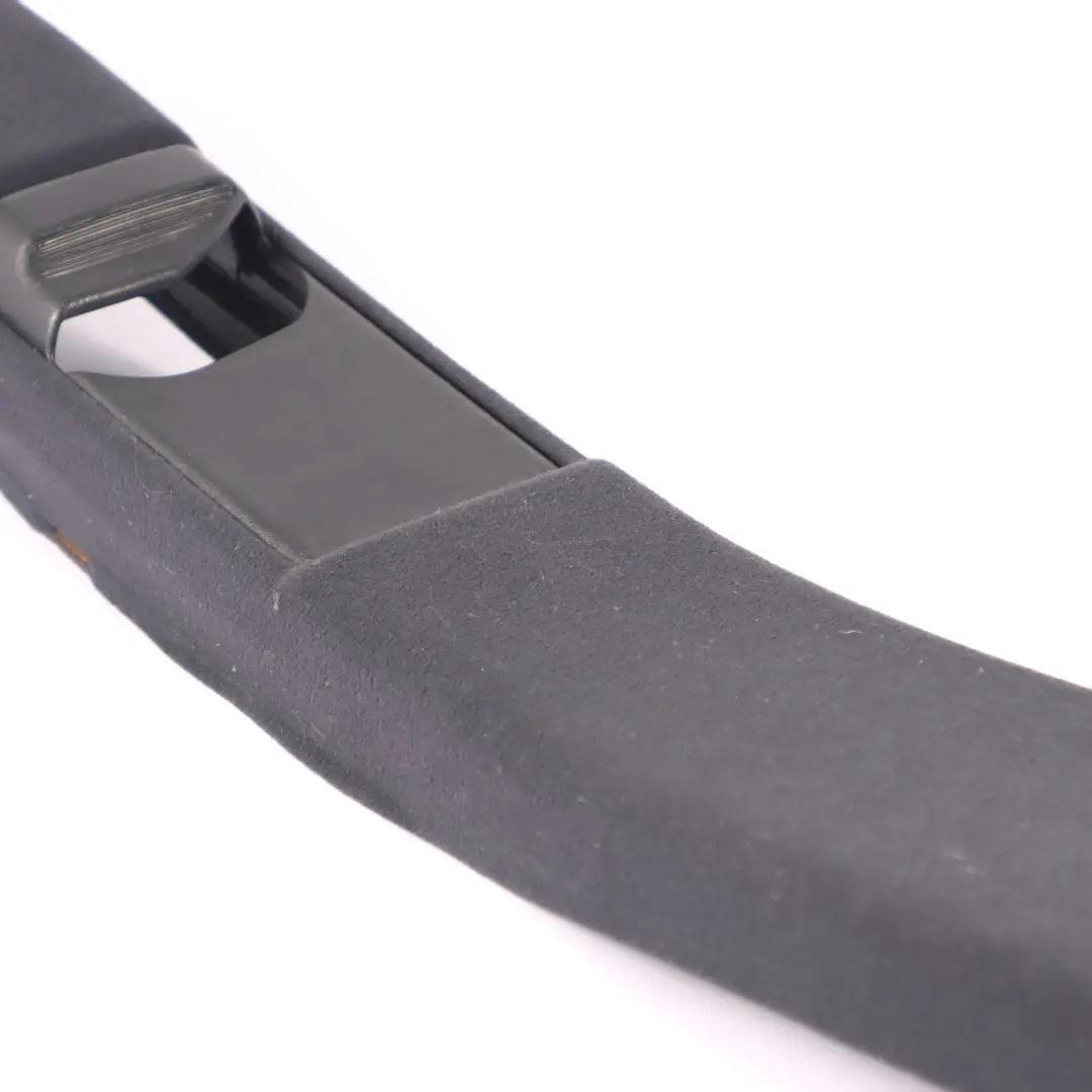 Cache Panneau Colonne B Gauche Noir pour Mercedes W210 à propos du numéro de pièce A2106903540 Mercedes W210 Cache Panneau Colonne B Gauche Noir - SKU A2106903540 - Numéro de pièce A2106903540