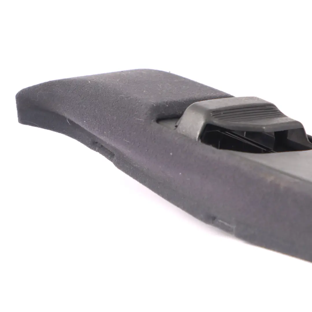 Cache Panneau Colonne B Droite Noir pour Mercedes W210 à propos du numéro de pièce A2106903640 Mercedes W210 Cache Panneau Colonne B Droite Noir - SKU A2106903640 - Numéro de pièce A2106903640