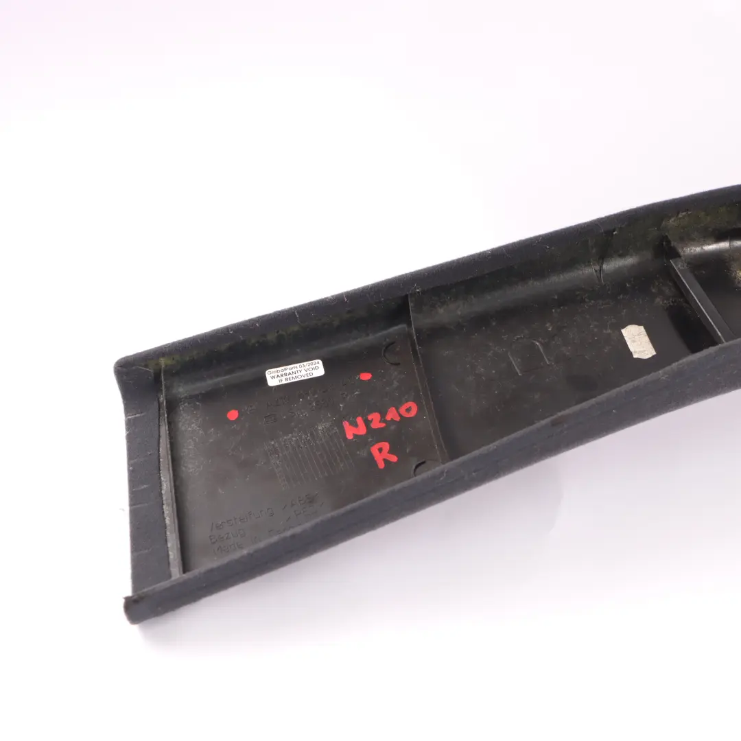 Mercedes W210 Cubierta Panel Pilar B Derecha Negro - SKU A2106903640 - Número de pieza A2106903640