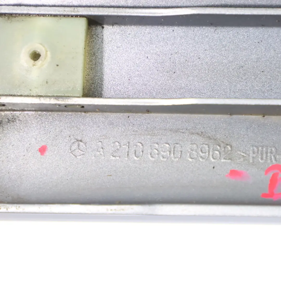 Mercedes W210 Striscia Porta Anteriore Sinistra Modanatura Argento Brillante 744 - SKU A2106908962-BRS - Numero di parte A2106908962
