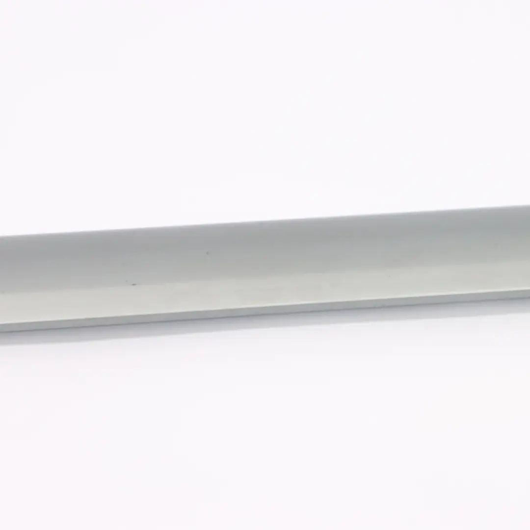 Mercedes W210 Seuil Moulure avant Gauche Argent Brillant Metallique - 744 - SKU A2106908962-BRS - Numéro de pièce A2106908962