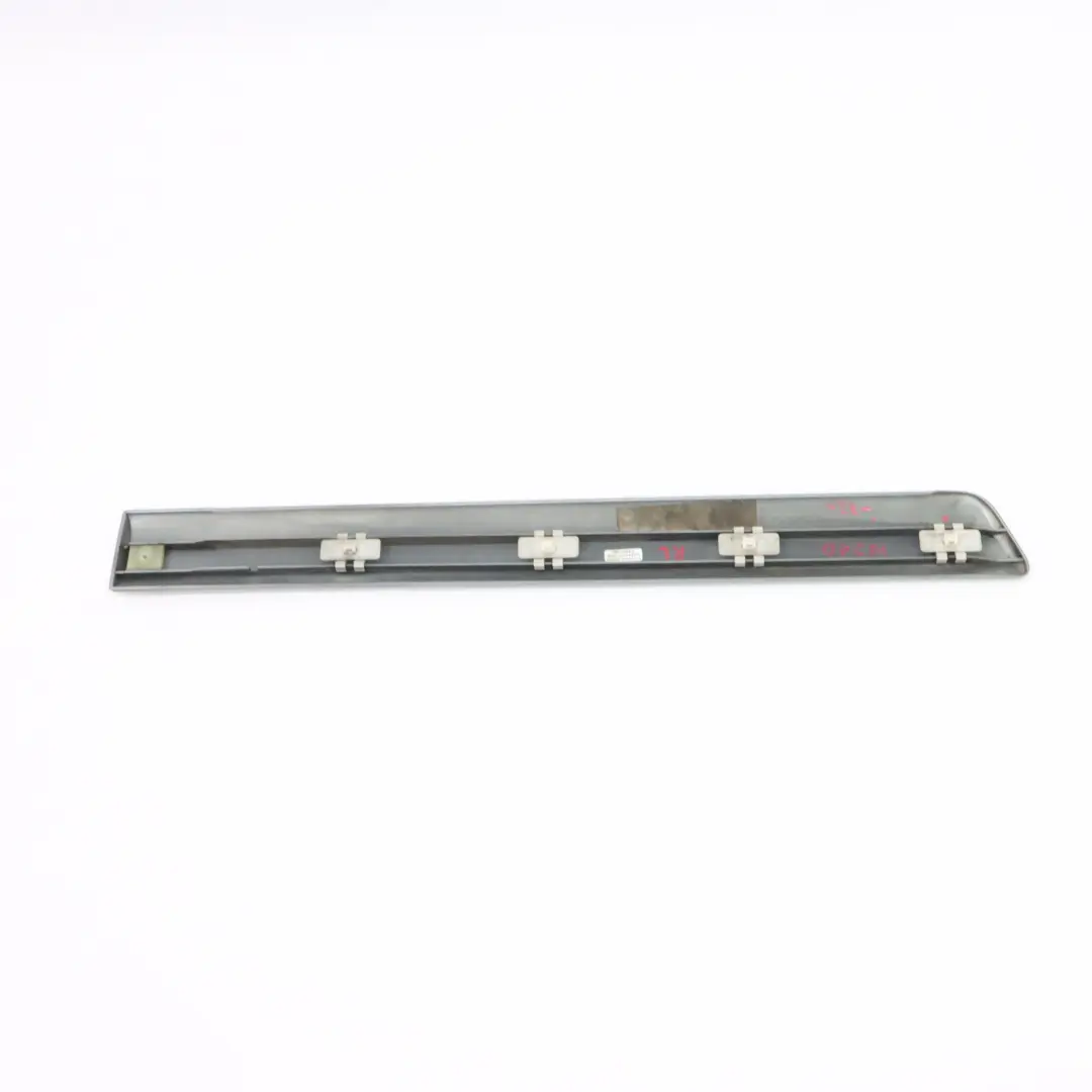 Mercedes W210 Seuil Moulure arriere Gauche Argent Brillant Metallique - 744 - SKU A2106909162-BRS - Numéro de pièce A2106909162